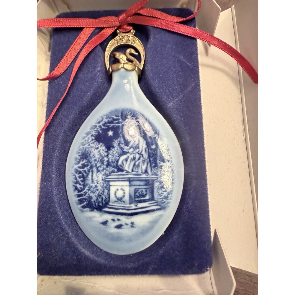 Bing & Grondahl Porcelain Christmas Drop Ornament 1988 original Box